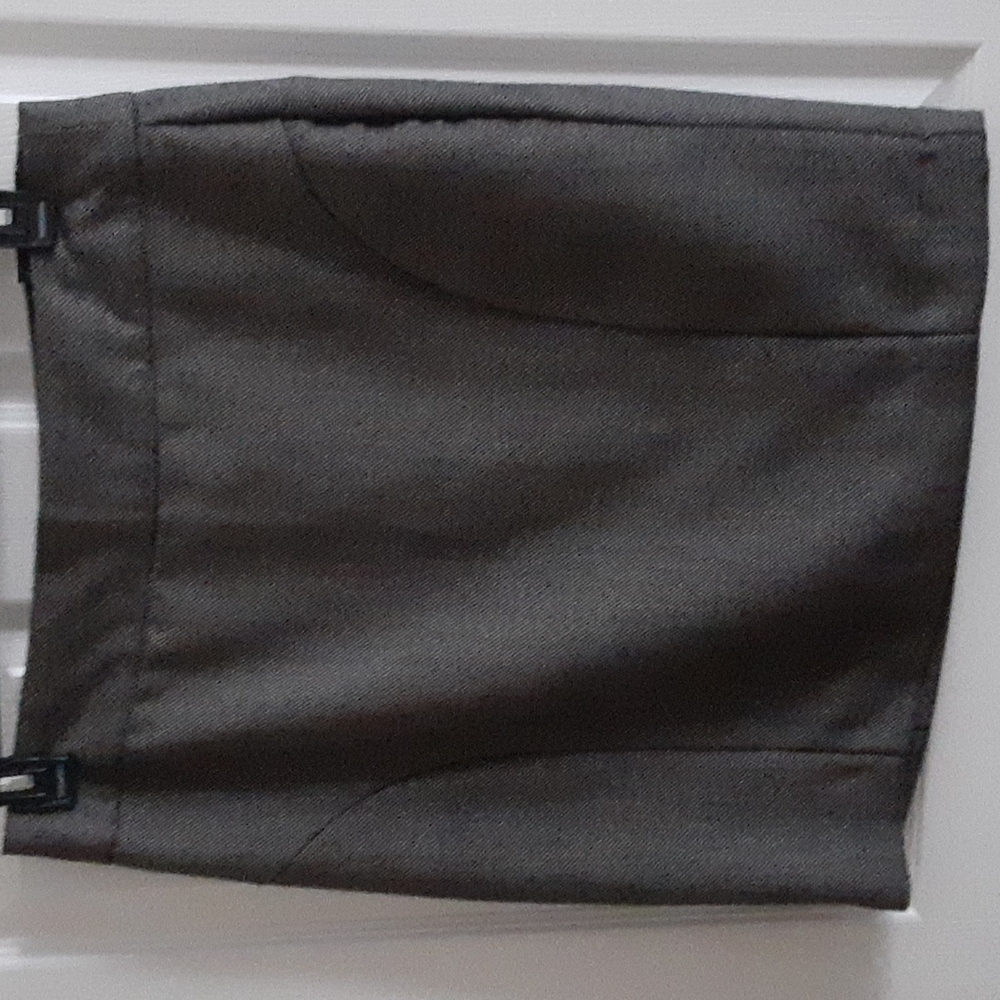 NEW. Banana Republic skirt size 12P